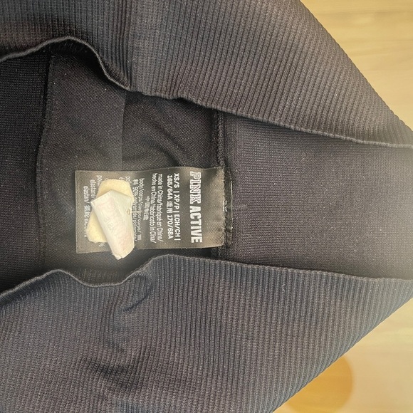 PINK Victoria's Secret Black Leggings - Picture 4 of 8